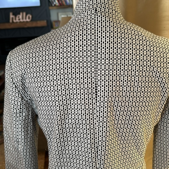 And Klein size medium, black-and-white, blazer, lion button cotton spandex - Picture 4 of 5